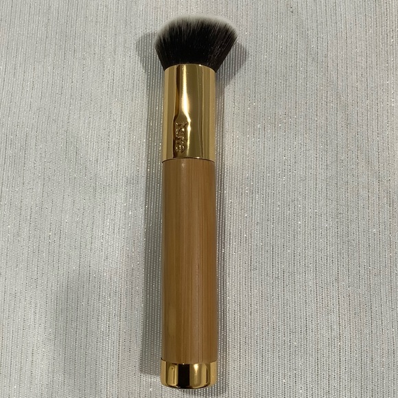 NEW Tarte Buffing Foundation Makeup Brush - Picture 1 of 4